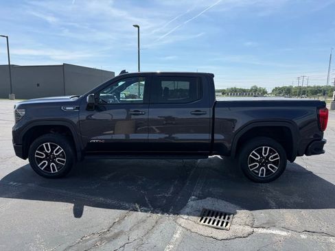 Used 2022 GMC Sierra 1500 AT4 w/ AT4 Premium Package AWD/4WD image 4