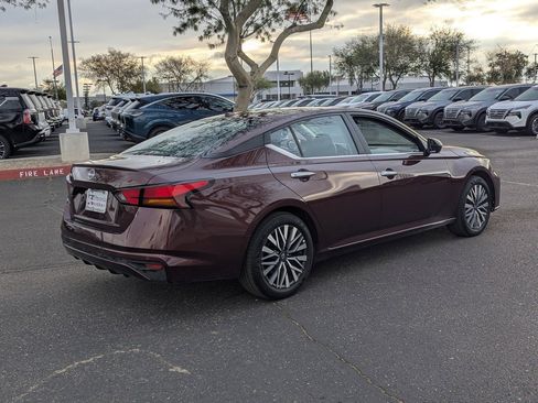 Certified 2025 Nissan Altima 2.5 SV image 6