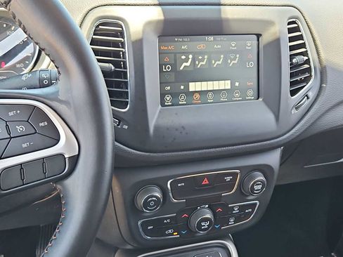 Used 2020 Jeep Compass Latitude AWD/4WD image 27