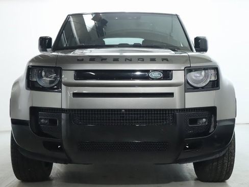 Used 2024 Land Rover Defender 110 X-Dynamic SE image 13