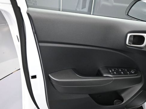 Certified 2026 Hyundai Venue SE FWD image 13