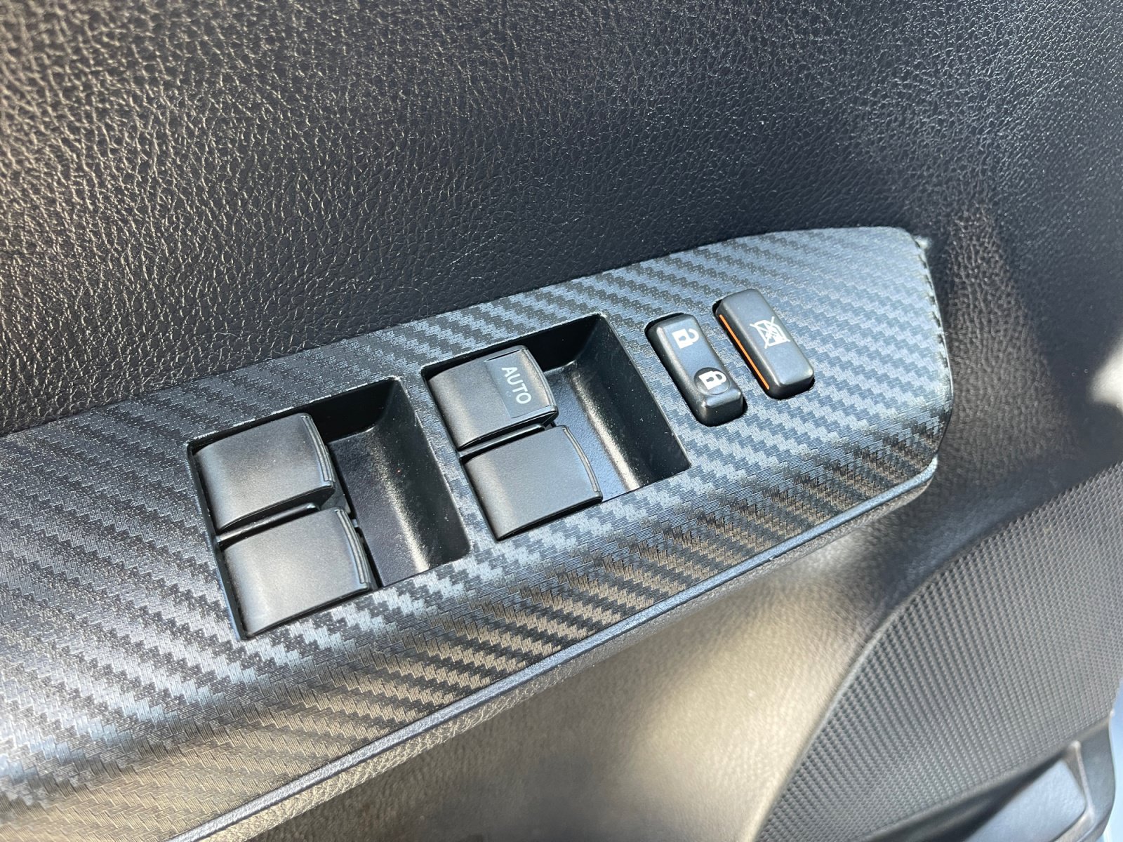 Used 2013 Toyota RAV4 XLE AWD/4WD image 16