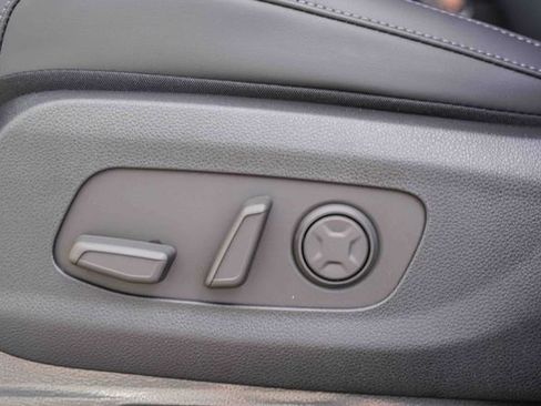 New 2026 Kia Carnival EX FWD image 25