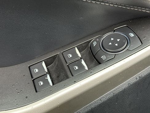 Used 2022 Ford Explorer XLT image 12