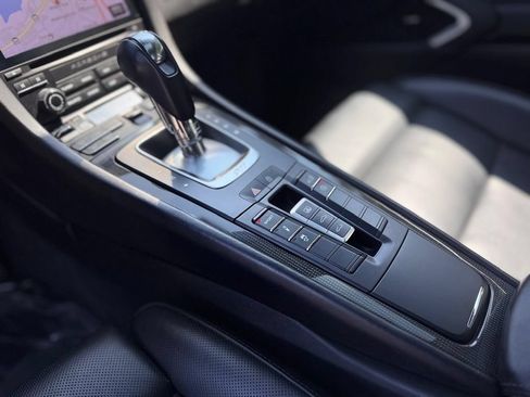 Used 2019 Porsche 911 Carrera 4S AWD/4WD image 17