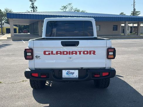 Used 2022 Jeep Gladiator Rubicon w/ LED Lighting Group AWD/4WD image 5