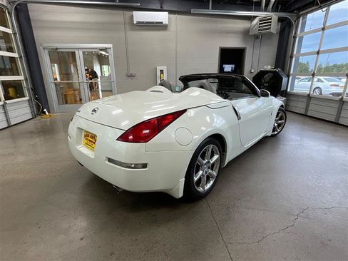 Used 2004 Nissan 350Z Touring RWD image 5