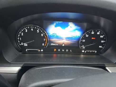 Used 2022 Ford Explorer XLT w/ Equipment Group 202A AWD/4WD image 4