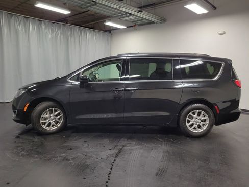 Used 2021 Chrysler Voyager Lxi image 5