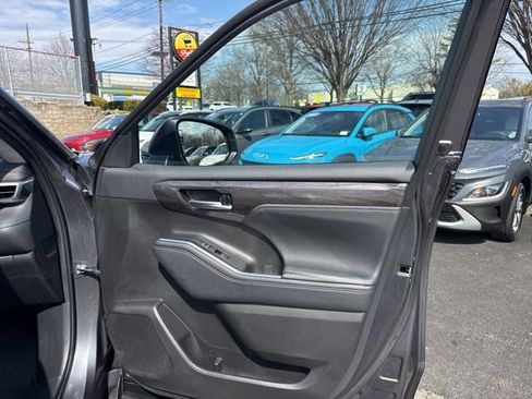 Used 2023 Toyota Highlander Platinum image 34