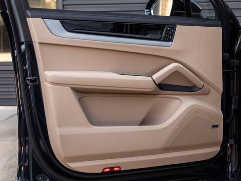 Certified 2025 Porsche Cayenne S AWD/4WD image 20