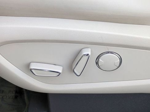 Used 2019 Lincoln Nautilus Select w/ Cargo Utility Package image 12