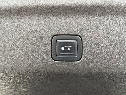 Used 2022 Chevrolet Suburban LT image 42