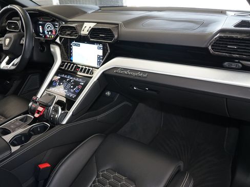 Used 2019 Lamborghini Urus AWD/4WD image 20