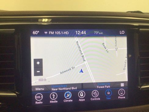 Used 2018 Chrysler Pacifica Limited w/ Tire & Wheel Group FWD image 18