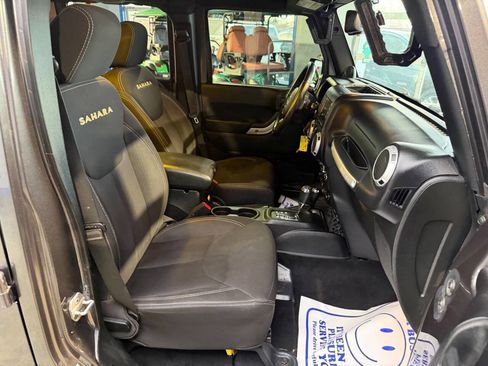 Used 2014 Jeep Wrangler Unlimited Sahara w/ Dual Top Group image 23