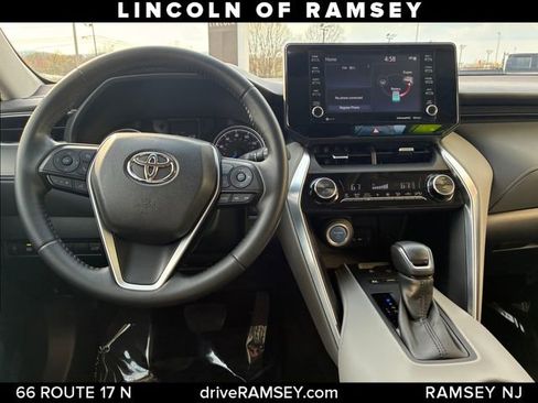 Used 2022 Toyota Venza LE AWD/4WD image 22