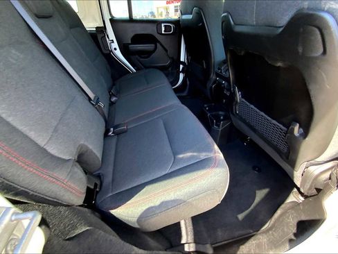 Used 2025 Jeep Wrangler Unlimited Rubicon image 19