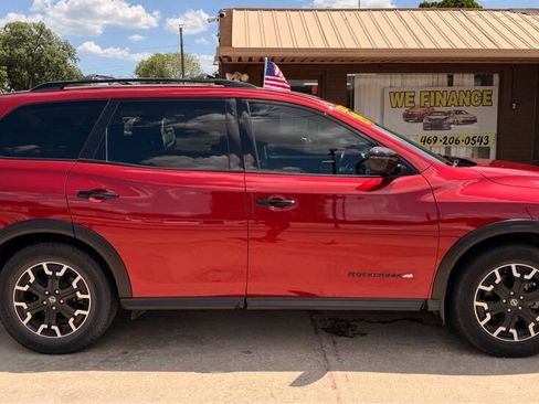 Used 2019 Nissan Pathfinder SV w/ Rock Creek Edition FWD image 6