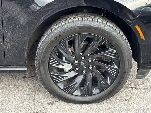 New 2025 Lincoln Navigator L Reserve w/ Jet Appearance Package image 9