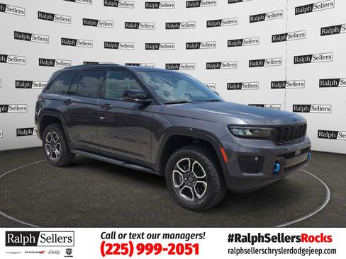 Used 2023 Jeep Grand Cherokee Trailhawk w/ Luxury Tech Group III AWD/4WD image 1