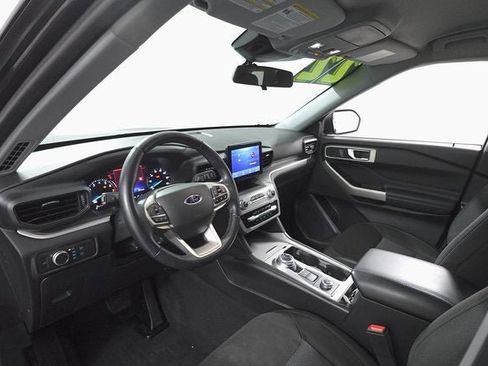 Used 2022 Ford Explorer XLT image 12
