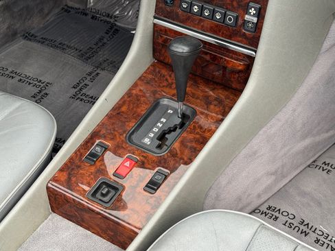 Used 1987 Mercedes-Benz 560 SL image 16