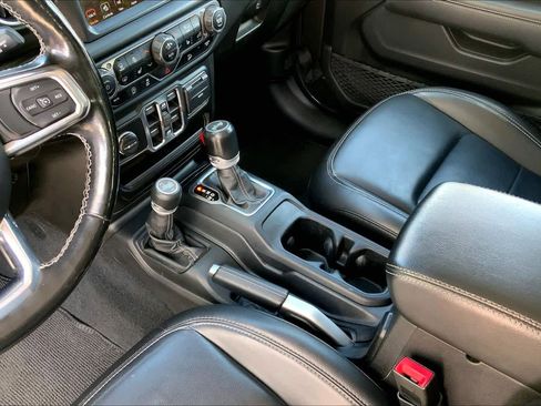 Used 2020 Jeep Wrangler Unlimited Sahara image 17