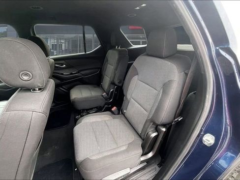 Used 2022 Chevrolet Traverse LT FWD image 19