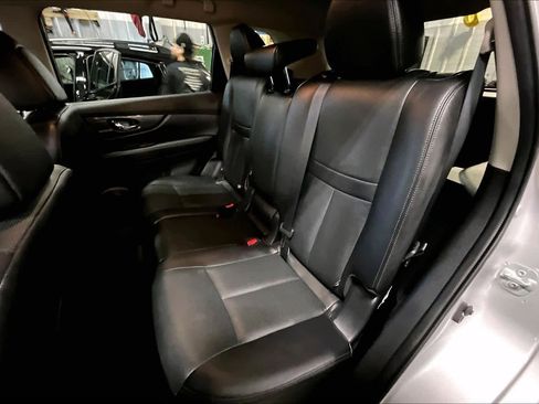 Used 2016 Nissan Rogue SL image 19