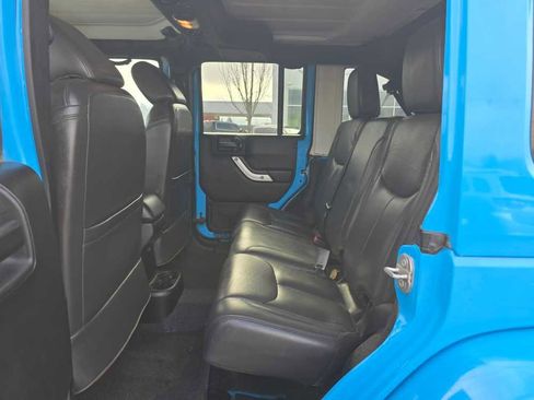 Used 2017 Jeep Wrangler Unlimited Rubicon w/ Connectivity Group image 17