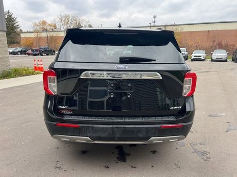Used 2023 Ford Explorer XLT w/ Equipment Group 202A image 6