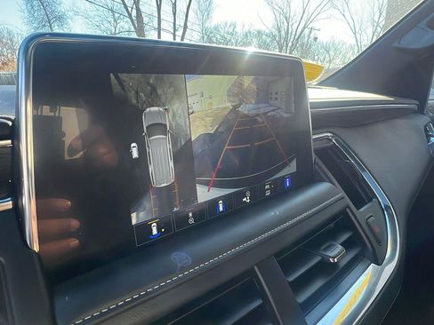 Used 2023 GMC Yukon SLT w/ SLT Luxury Package image 22