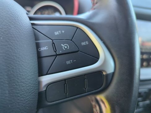 Used 2019 Jeep Compass Trailhawk w/ Cold Weather Group AWD/4WD image 19