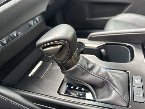 Certified 2025 Lexus ES 300h w/ Premium Package image 10