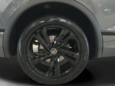 Certified 2024 Volkswagen Tiguan SE R-Line AWD/4WD image 26