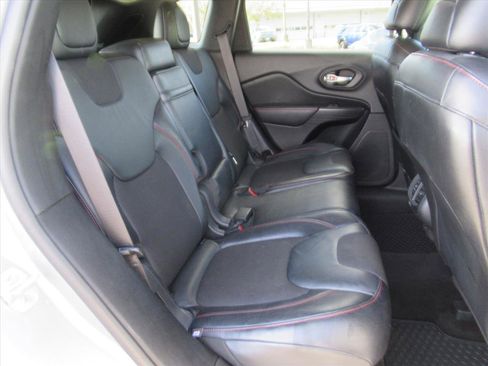 Used 2015 Jeep Cherokee Trailhawk w/ Comfort/Convenience Group image 29