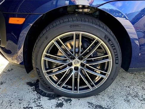 Used 2026 Porsche Macan AWD/4WD image 14