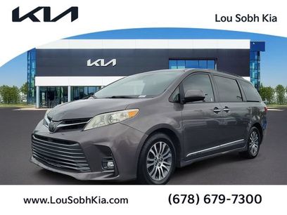 Used 2018 Toyota Sienna XLE w/ XLE Navigation Package