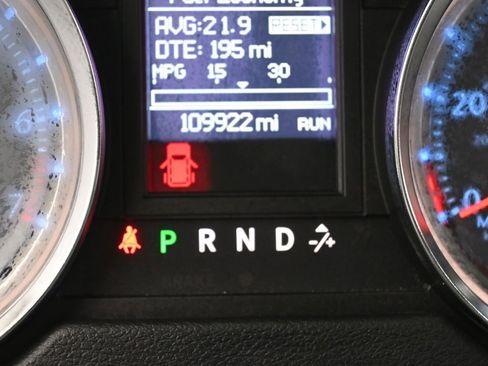 Used 2015 Chrysler Town & Country Limited image 37