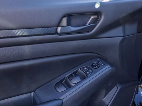 Used 2025 Nissan Altima 2.5 S image 14