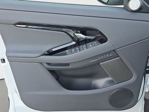 New 2026 Land Rover Range Rover Evoque Dynamic SE image 28