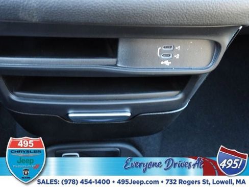 New 2026 Chrysler Pacifica Select image 40