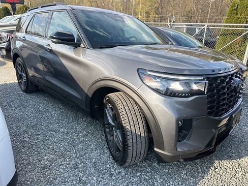 Used 2025 Ford Explorer ST-Line w/ Premium Package image 2