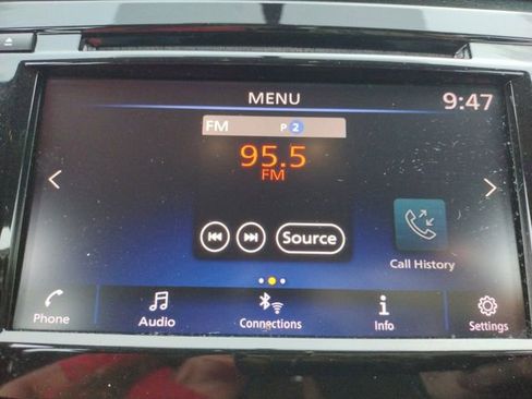 Used 2018 Nissan Rogue S image 21