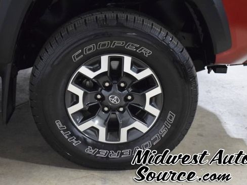 Used 2021 Toyota Tacoma TRD Off-Road w/ Technology Package image 9