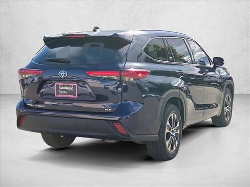Used 2021 Toyota Highlander XLE FWD image 5