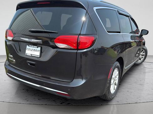 Used 2020 Chrysler Pacifica Touring-L FWD image 5