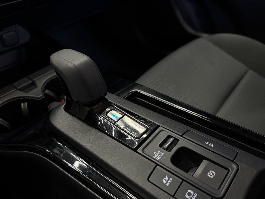 Used 2024 Toyota Prius LE FWD image 19