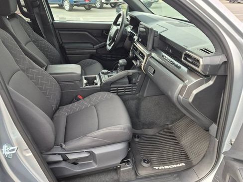 Certified 2026 Toyota Tacoma SR5 AWD/4WD image 5